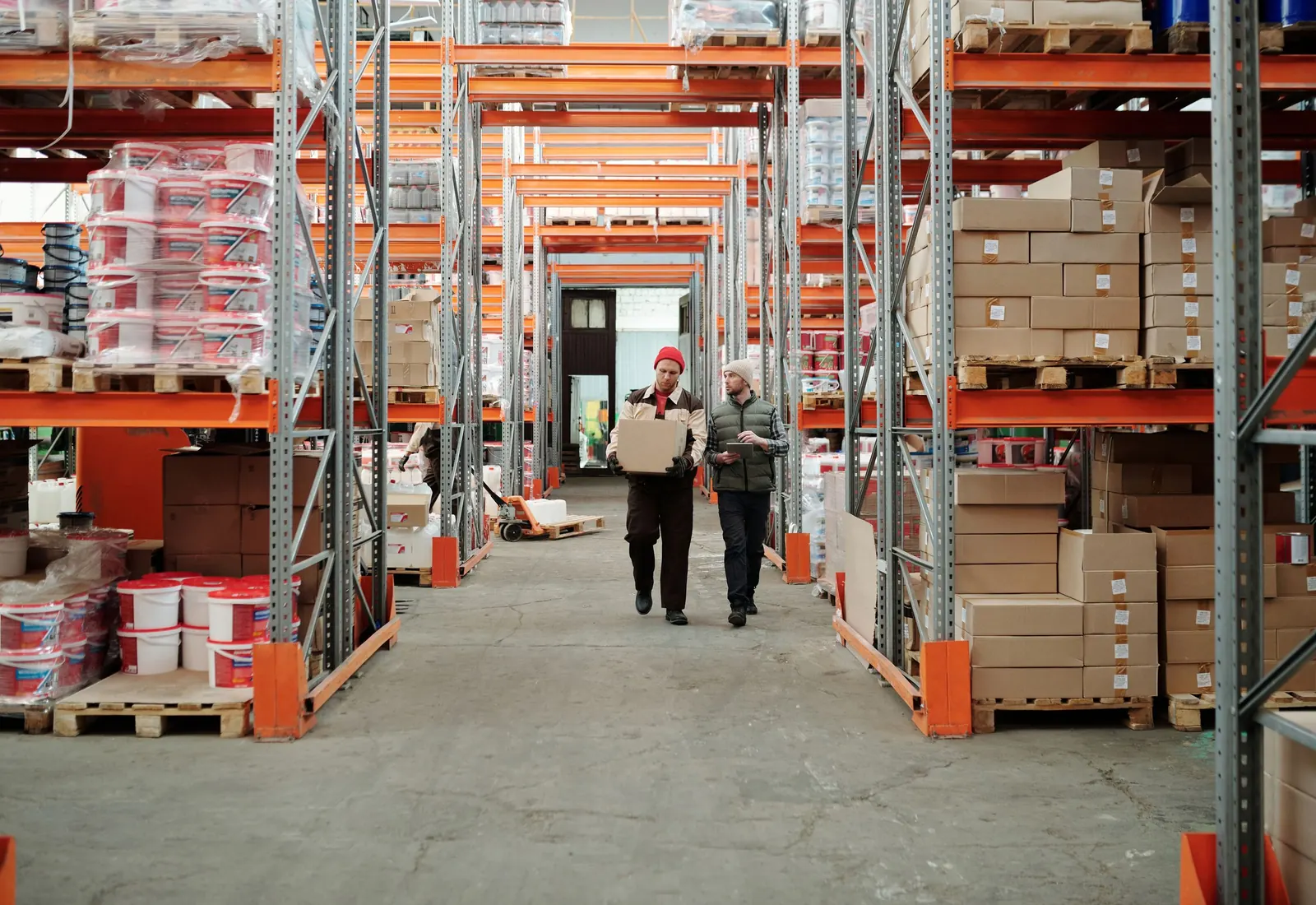 Madar Al-Nemw warehouse